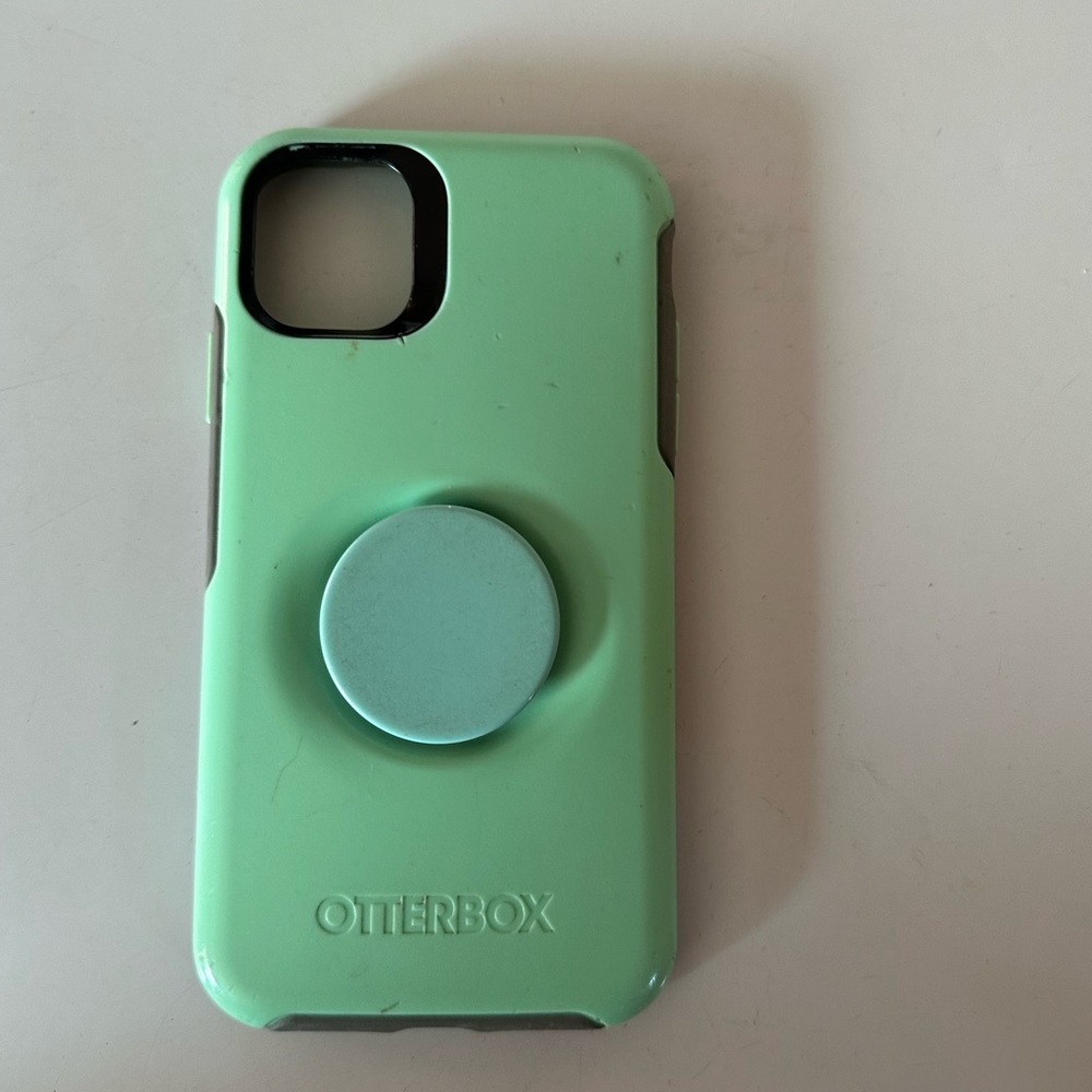 iPhone 11 otter box defender pop series case